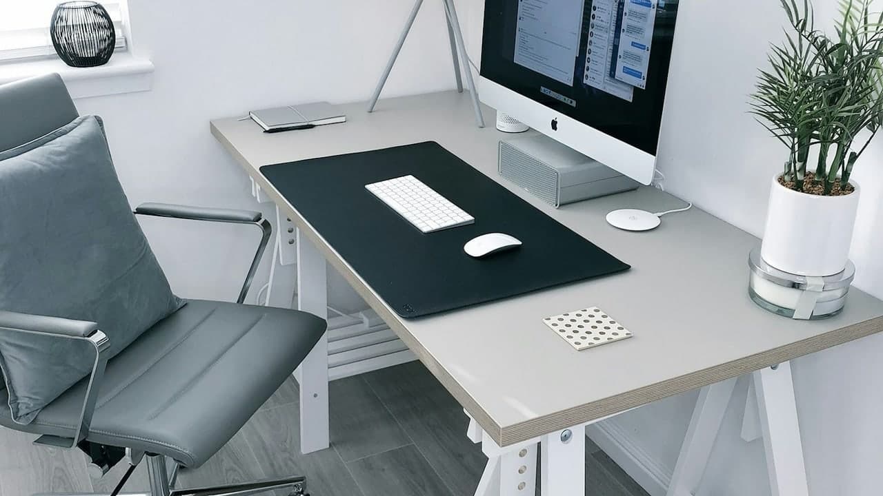How to Clean Up a Cluttered Photo: Minimalist Photography Editing Guide
