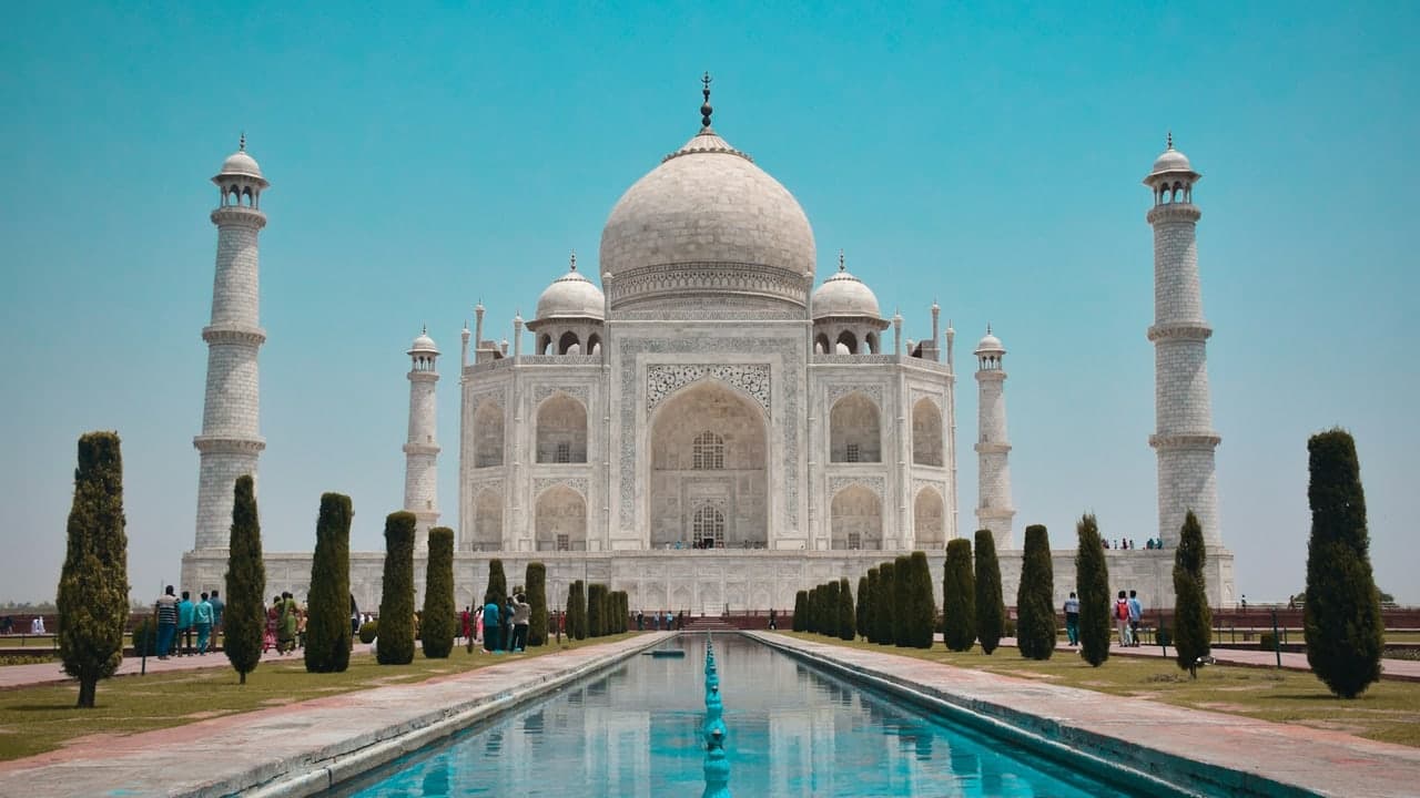 How to Remove Crowds and Tourists From Travel Photos (Taj Mahal, Monuments & Beaches)